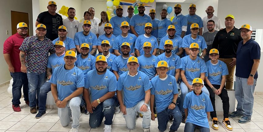 Entrega de uniformes al equipo Centinelas de Orocovis de la Liga Puertorriqueña de Béisbol.