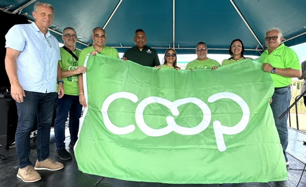 Lanzamiento Bandera en el Mes del Cooperativismo