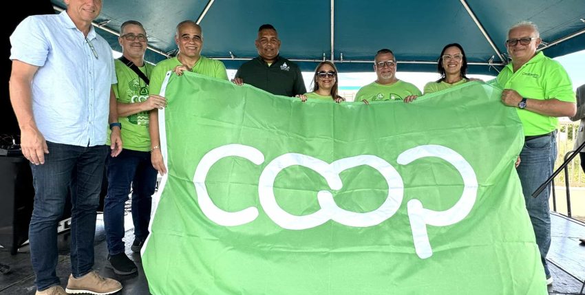 Lanzamiento Bandera en el Mes del Cooperativismo